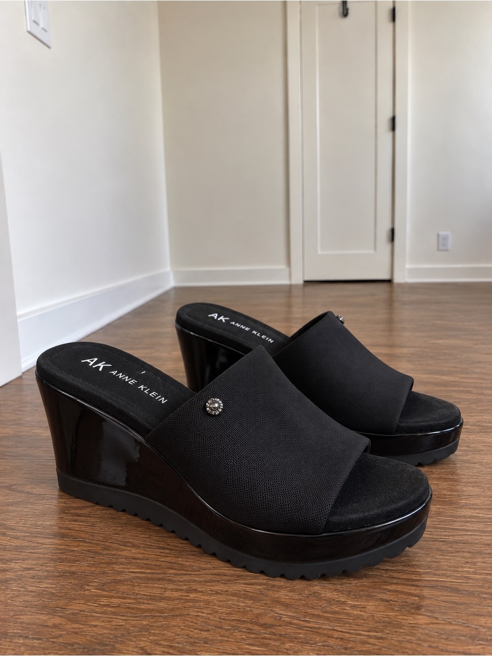 Anne Klein Rellin Black Platform Wedge Sandals - Picture 4 of 4